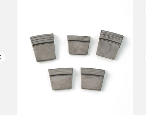 Abtrennungsgeschweißte spiralförmige Verschleißfestfliesen aus Wolframkarbidfliesen für Dekantorenzentrifugen