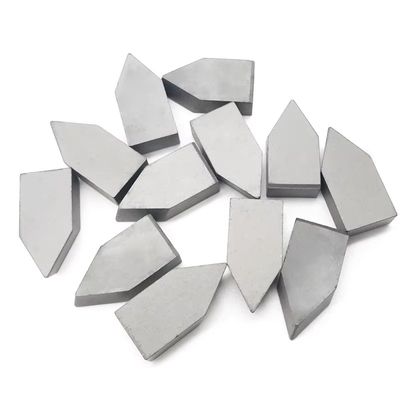 Kundenspezifische, hochverschleißfeste, hartgelötete Wolframkarbid-Schneidplatten mit YG6 YG6X YG8 Legierung für die Werkzeugherstellung