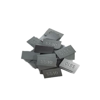 Kundenspezifische Größe 100% Reines Wolframkarbid Hartlötspitzen mit glänzender Oberfläche für elektrische Stromquelle Steinschneideklinge